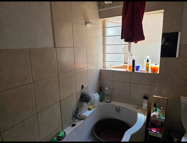 2 BEDROOM APARTMENT FOR SALE IN KEMPTON PARK CENTRAL